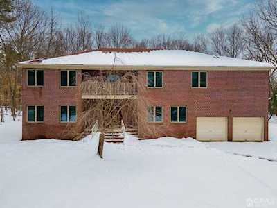 4 Saupe Drive Manalapan, NJ 07726