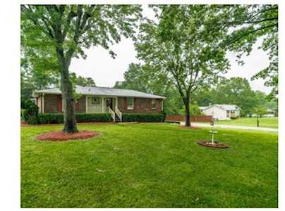 115 Donmond Dr Hendersonville, TN 37075