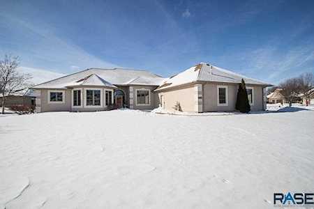 309 E Prairie Dr Lennox, SD 57039