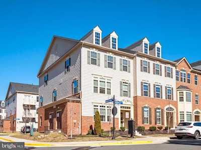 42237 Piebald Square Aldie, VA 20105