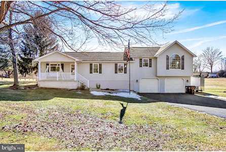 714 Lee Dr Gettysburg, PA 17325