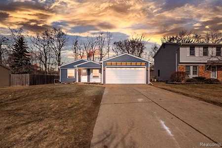 787 Norchester St South Lyon, MI 48178