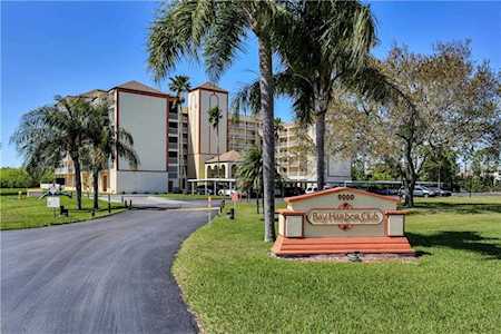 9000 Commodore Dr #501 Seminole, FL 33776