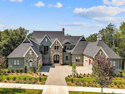 8119 Mountaintop Dr College Grove, TN 37046