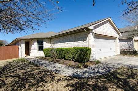 1724 Ocallahan DR Austin, TX 78748