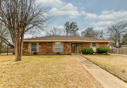 207 Greenstone Circle Duncanville, TX 75116