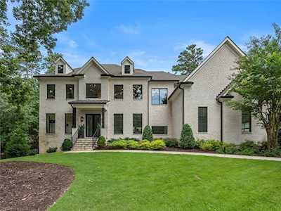 4736 Lake Forrest Dr Sandy Springs, GA 30342