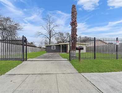 9418 Springview Ln Houston, TX 77080