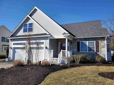 8 Jacqueline Dr Dover, NH 03820