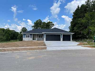 3738 Rustic Heights Ct Green Bay, WI 54313