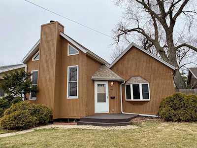 1618 E Oakland Ave Bloomington, IL 61701
