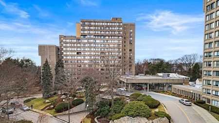 250 Hammond Pond Pkwy #1610S Newton, MA 02467