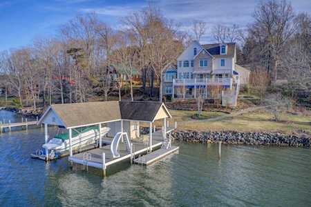 451 Highland Lake Union Hall, VA 24176