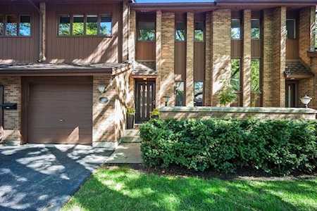 1018 Rene Ct Park Ridge, IL 60068
