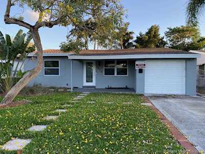 2518 Roosevelt St Hollywood, FL 33020