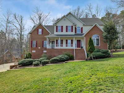 8124 Seaview Dr Chesterfield, VA 23838