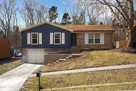5602 Wooded Lake Dr Louisville, KY 40299