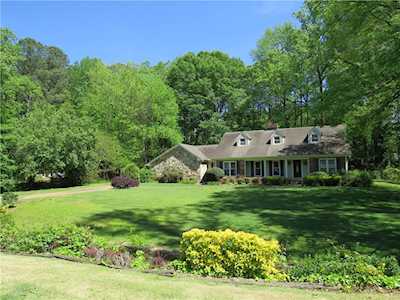 1074 Hess Dr Avondale Estates, GA 30002
