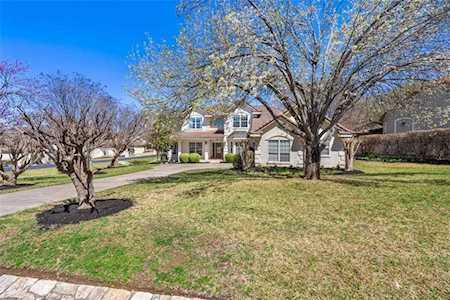28 Lost Meadow TRL The Hills, TX 78738