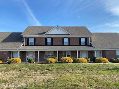 4806 Cox Woods Ct Louisville, KY 40229