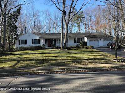 103 Sandspring Dr Eatontown, NJ 07724