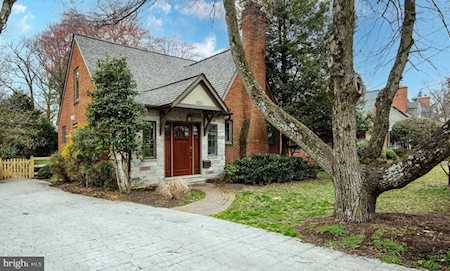 958 Harrison St Arlington, VA 22205