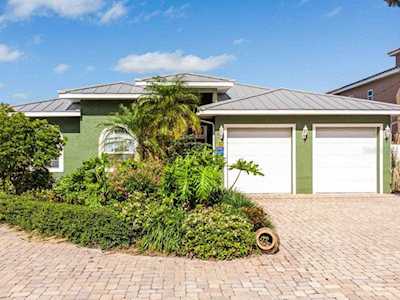 526 Lillian Dr Madeira Beach, FL 33708