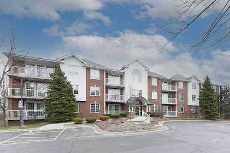 543 N Hough St #201 Barrington, IL 60010