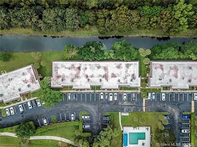 201 Lakeview Dr #102 Weston, FL 33326