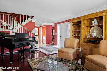 5606 Coach Gate Wynde Louisville, KY 40207