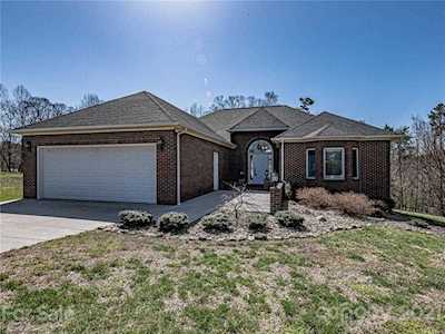 366 Chesterfield Dr Taylorsville, NC 28681