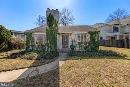 10225 Oldfield Dr Kensington, MD 20895