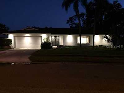 9002 Saint Andrews Dr Seminole, FL 33777