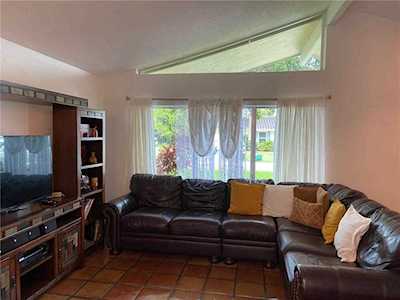10660 NW 42nd Dr Coral Springs, FL 33065