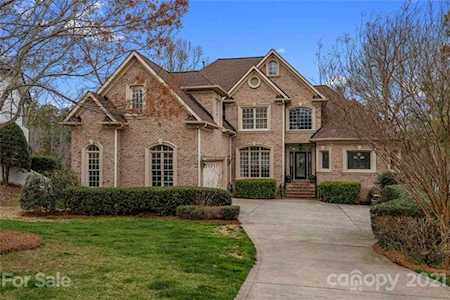 936 Thorn Ridge Ln Lake Wylie, SC 29710