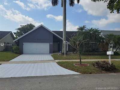 10124 NW 21st St Pembroke Pines, FL 33026