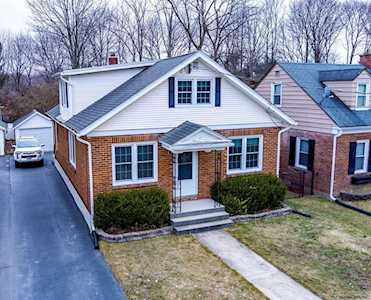 17 Mellon Av Troy, NY 12180