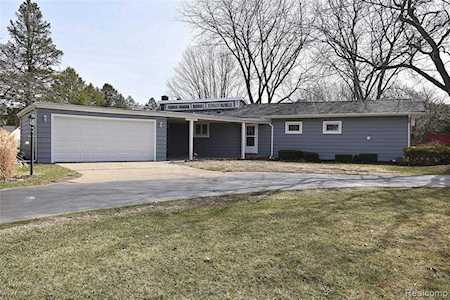 695 S Howell Pinckney Vlg, MI 48169