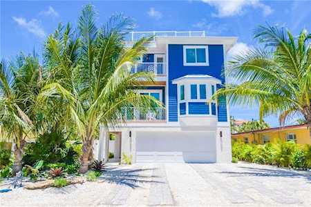 112 8th St S Bradenton Beach, FL 34217
