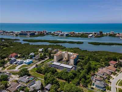 9000 Commodore Dr #207 Seminole, FL 33776