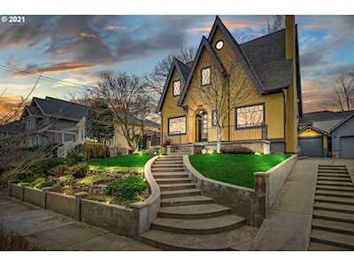 3934 NE Hazelfern Pl Portland, OR 97232