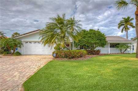 1963 Massachusetts Ave NE St Petersburg, FL 33703