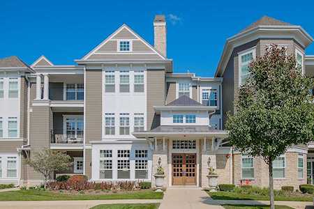 7 E Kennedy Ln #107 Hinsdale, IL 60521