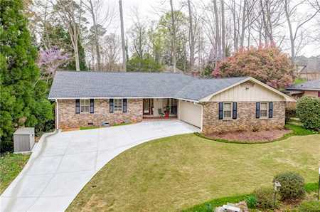 5215 Seaton Dr Dunwoody, GA 30338