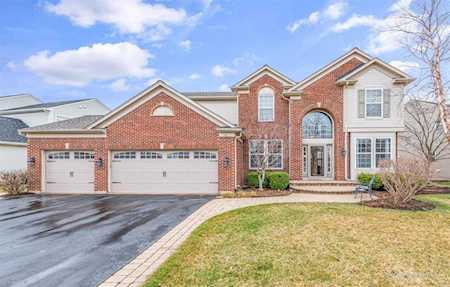4 Benton Ct Algonquin, IL 60102