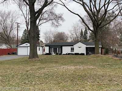 3549 Culbertson Ave Rochester Hills, MI 48307
