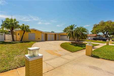9625 Commodore Dr Seminole, FL 33776