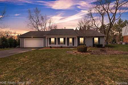 24723 Glenda St Novi, MI 48375
