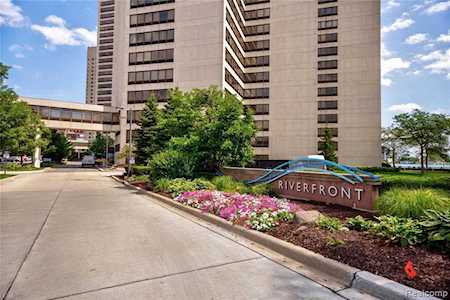 300 Riverfront Drive #5K Detroit, MI 48226