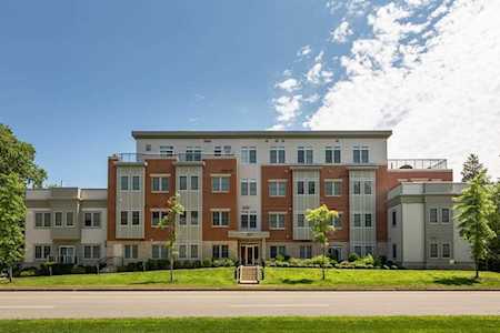 321 Hammond Pond Parkway #106 Brookline, MA 02467